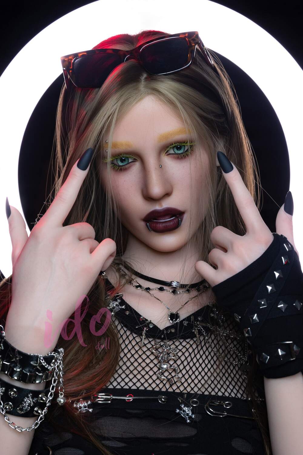 IDO Lilith: Close portrait with sunglasses and metal bracelets