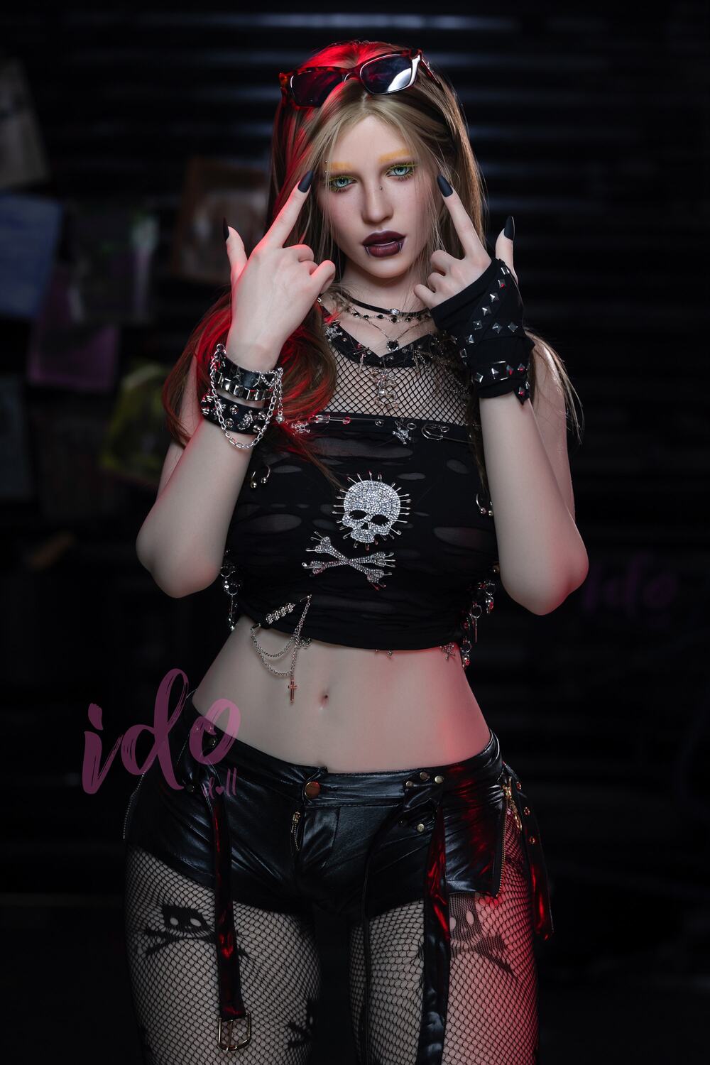 IDO Lilith: Skull-patterned top and black shorts with raised hands