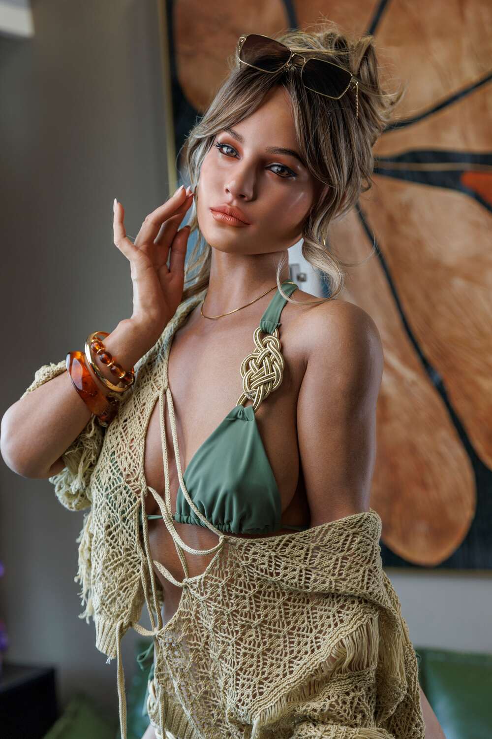 IDO Alessia: Close green-bikini portrait with knitted wrap